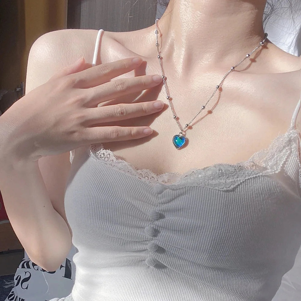Color-Changing Mood Heart Pendant Necklace with Temperature-Sensitive Stone