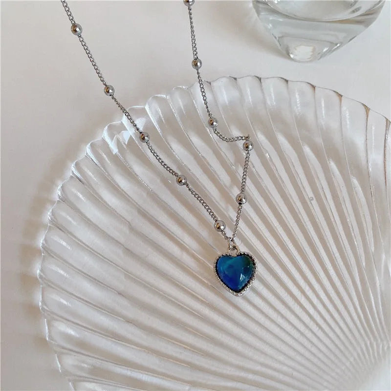 Color-Changing Mood Heart Pendant Necklace with Temperature-Sensitive Stone