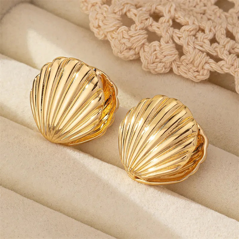 Vintage Metal Shell Stud Earrings with Silver Texture & Geometric Irregular Design