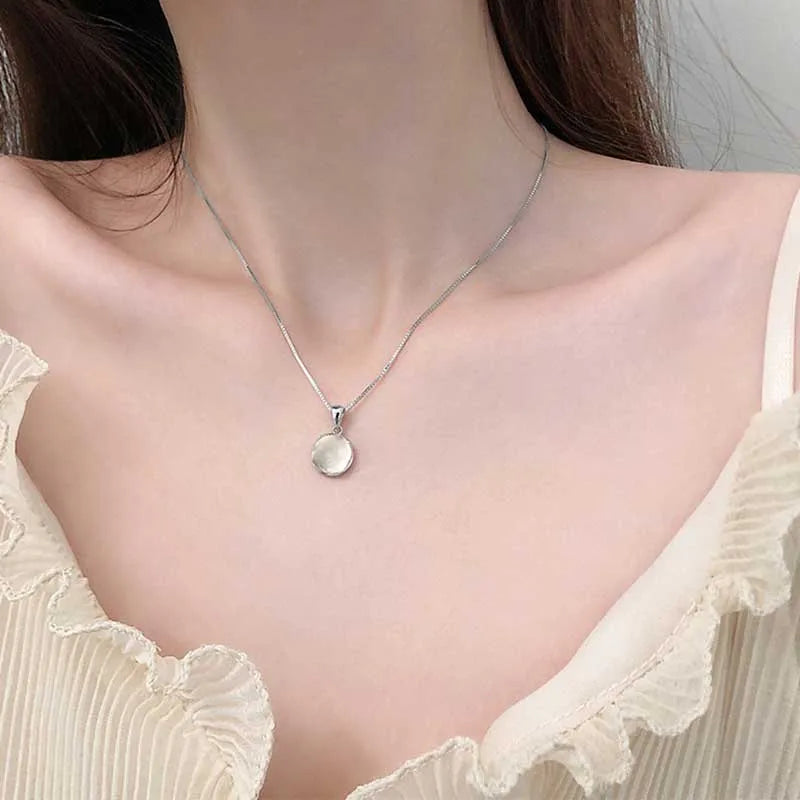 Color-Changing Mood Heart Pendant Necklace with Temperature-Sensitive Stone