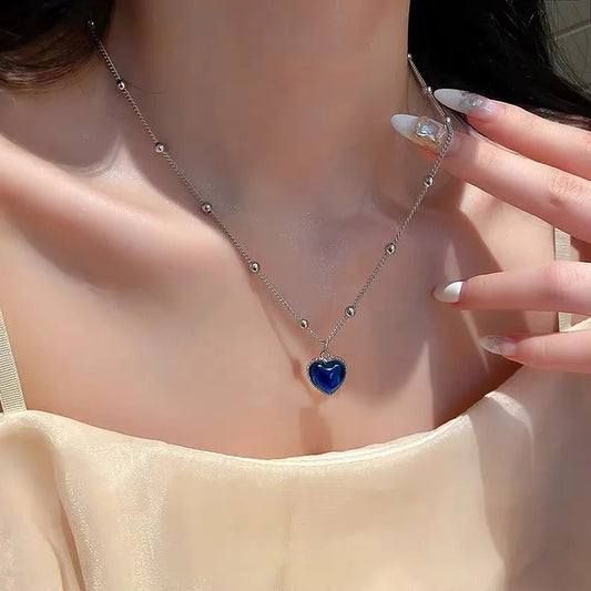 Color-Changing Mood Heart Pendant Necklace with Temperature-Sensitive Stone