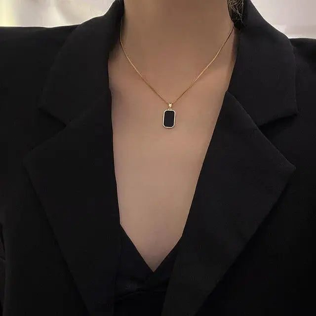 Color-Changing Mood Heart Pendant Necklace with Temperature-Sensitive Stone