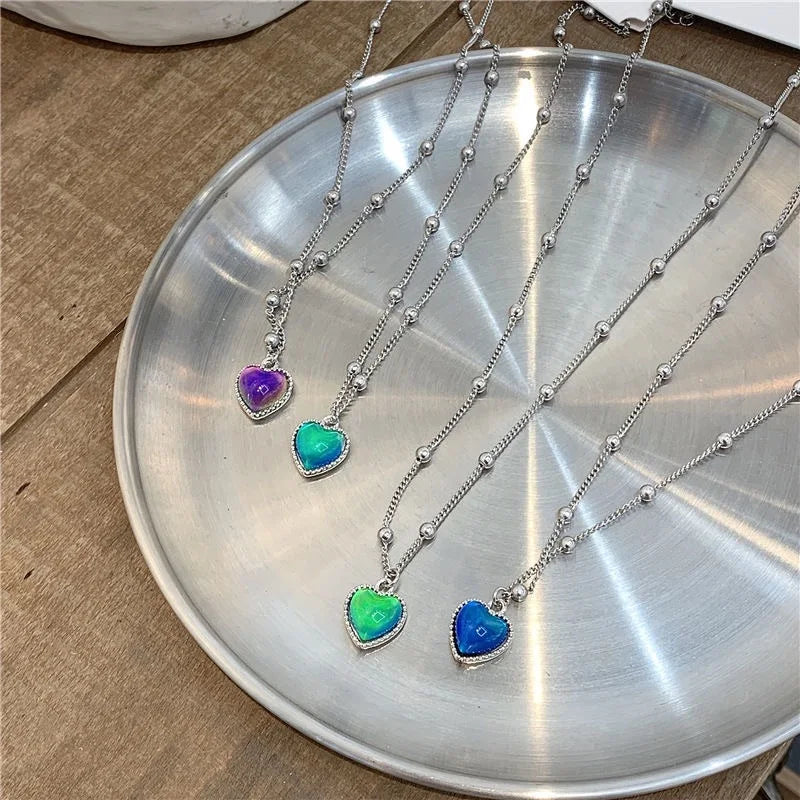 Color-Changing Mood Heart Pendant Necklace with Temperature-Sensitive Stone