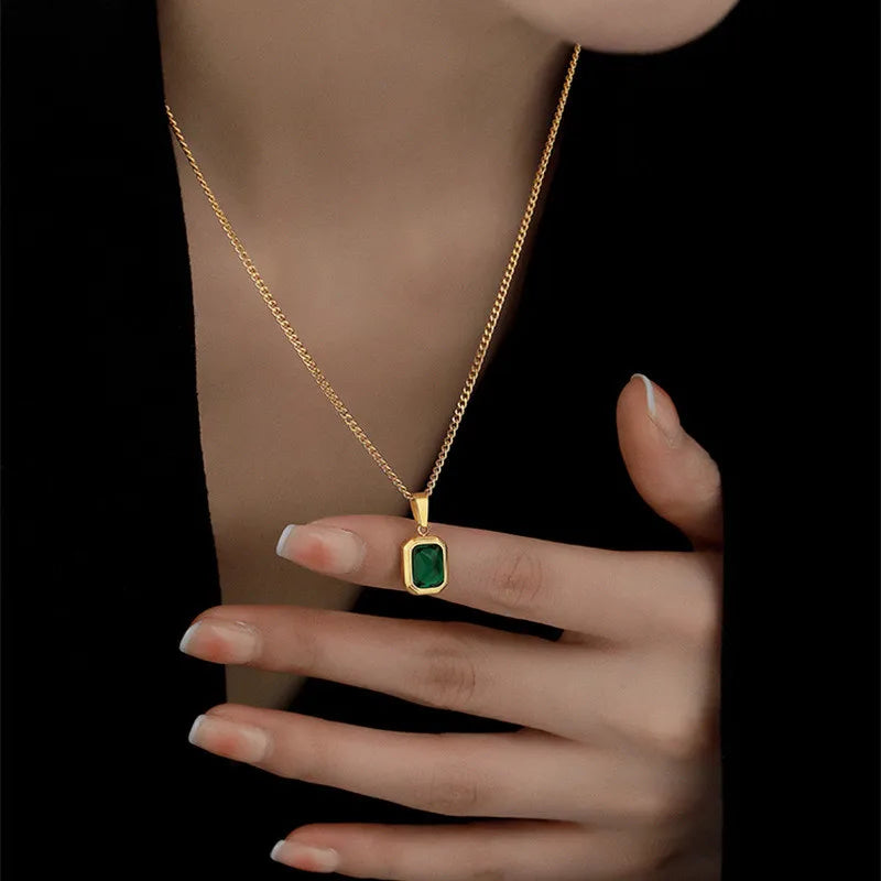 Color-Changing Mood Heart Pendant Necklace with Temperature-Sensitive Stone
